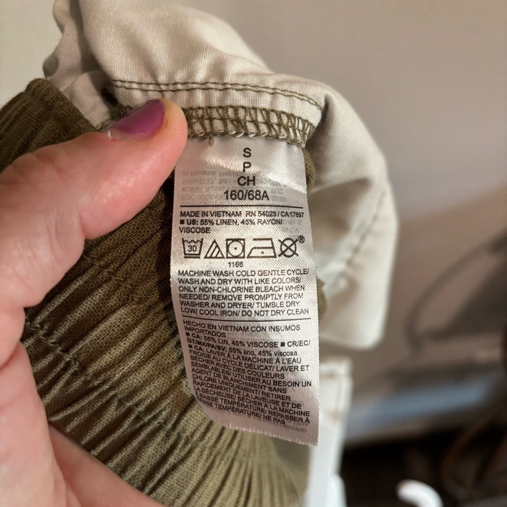 Old Navy Women's Olive Linen Blend High Waist Shorts - Picture 6 of 6